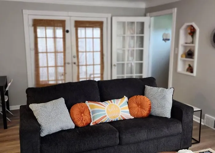 Beautiful 4 Bedroom In Cleveland