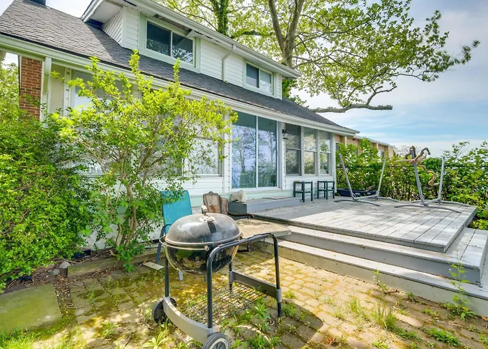 Coastal Lake Erie Cottage W/ Amazing Water Views!