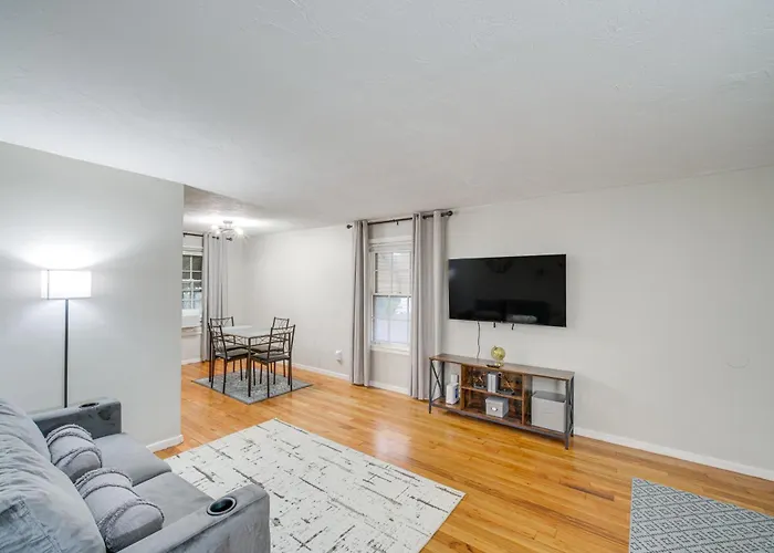 2 Mi To Lake Erie: Home W/ Yard In Euclid!