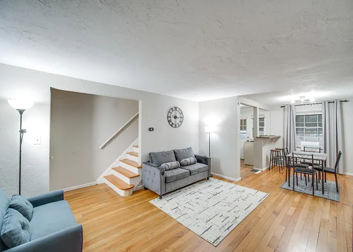 2 Mi To Lake Erie: Home W/ Yard In Euclid!