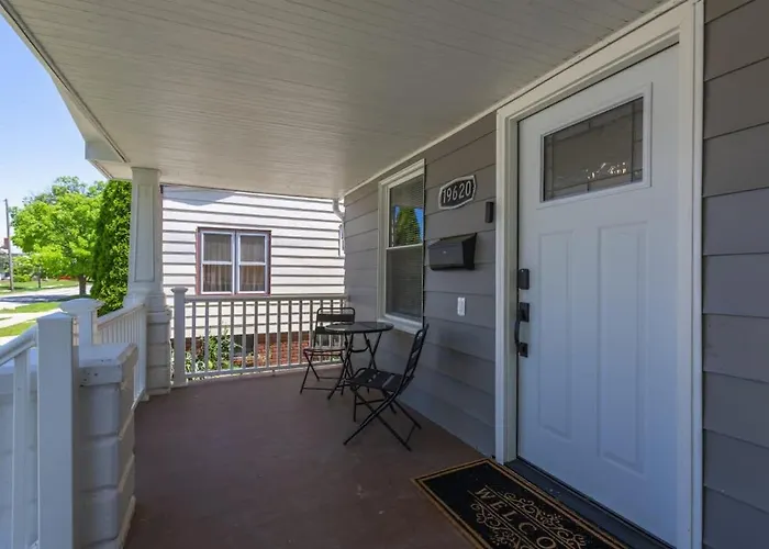 Renovated And Professionally Designed 3Bed Home