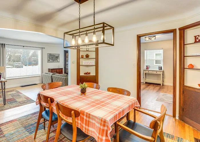 Bring The Family! Mid-Century Modern Gem In Euclid