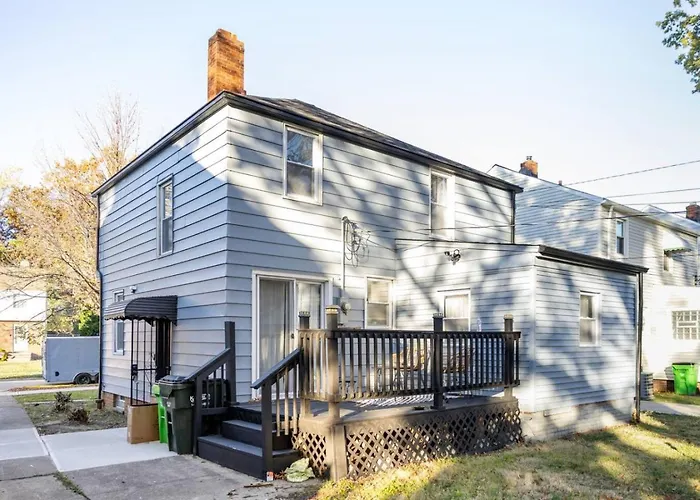 Near Lake Erie, Cozy Family Home